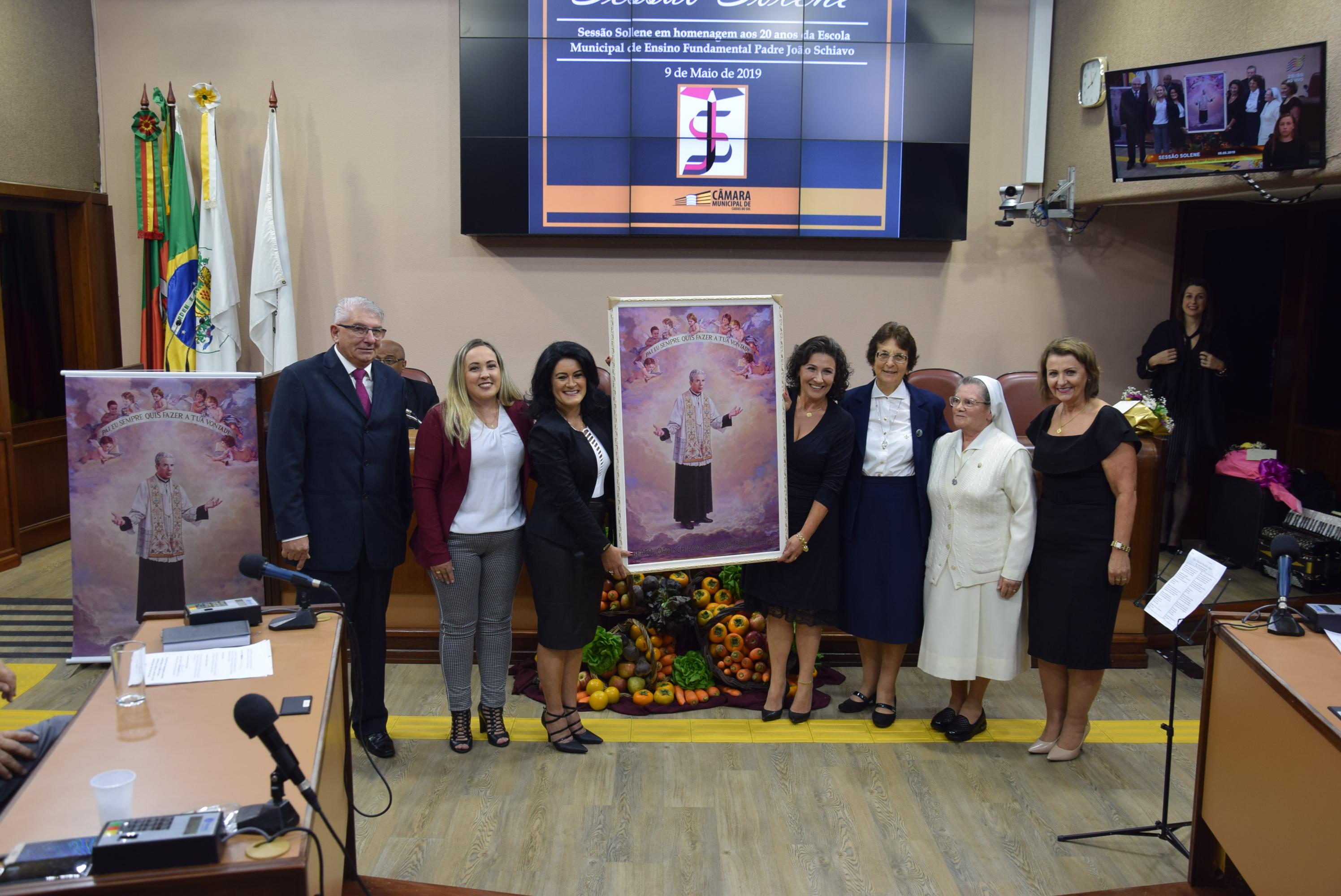 ESCOLA PADRE JOÃO SCHIAVO RECEBE HOMENAGEM NO LEGISLATIVO